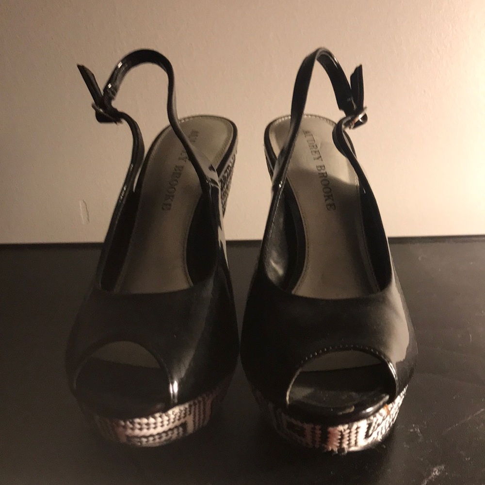 Audrey Brooke sandal